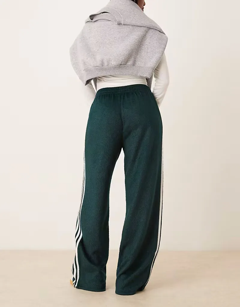 Пушистые спортивные штаны Adidas Originals Firebird зеленого цвета — фото 4