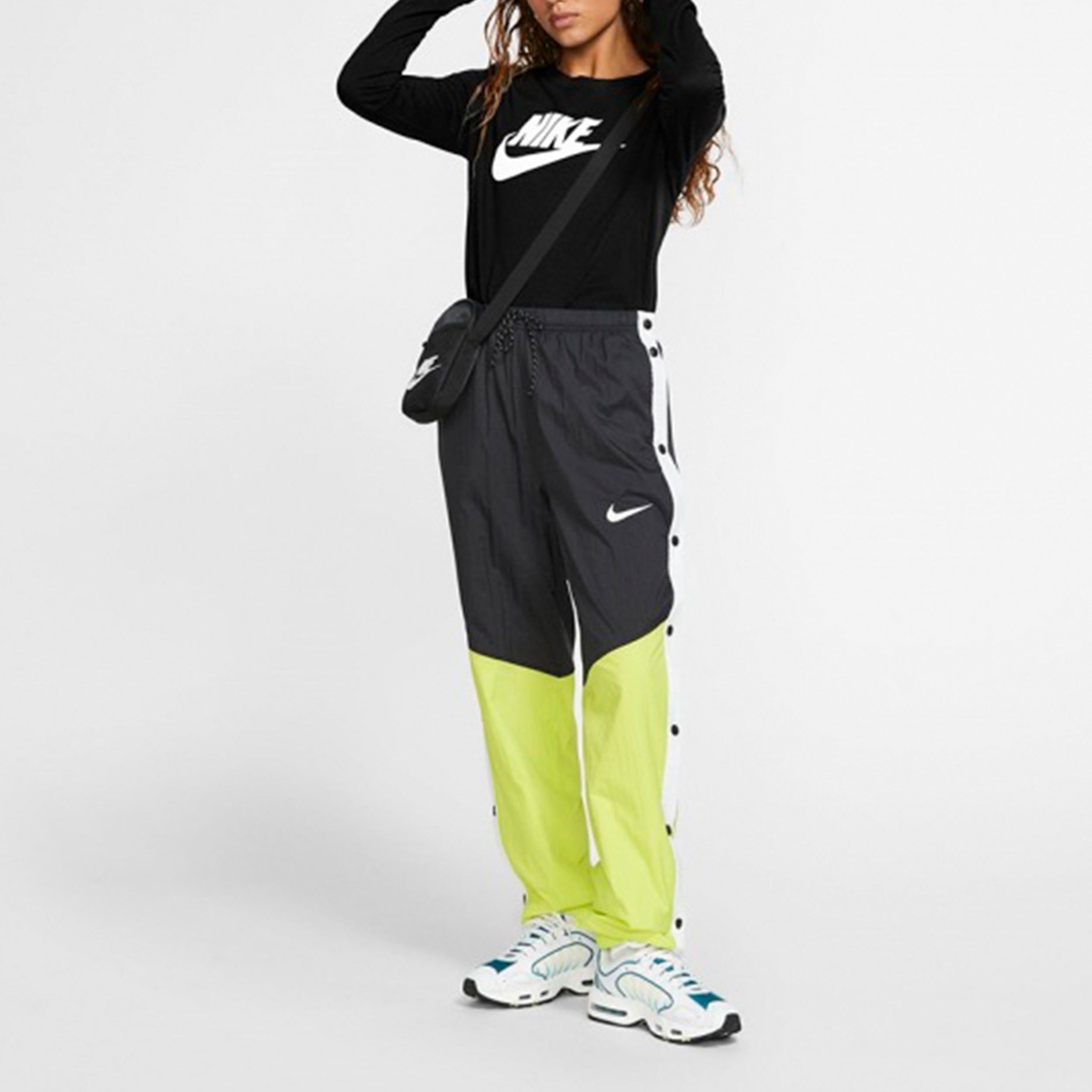 Футболка (WMNS) Nike Sportswear Classic Logo Printing Round Neck Long Sleeves Black T-Shirt BV6172-010 — фото 3