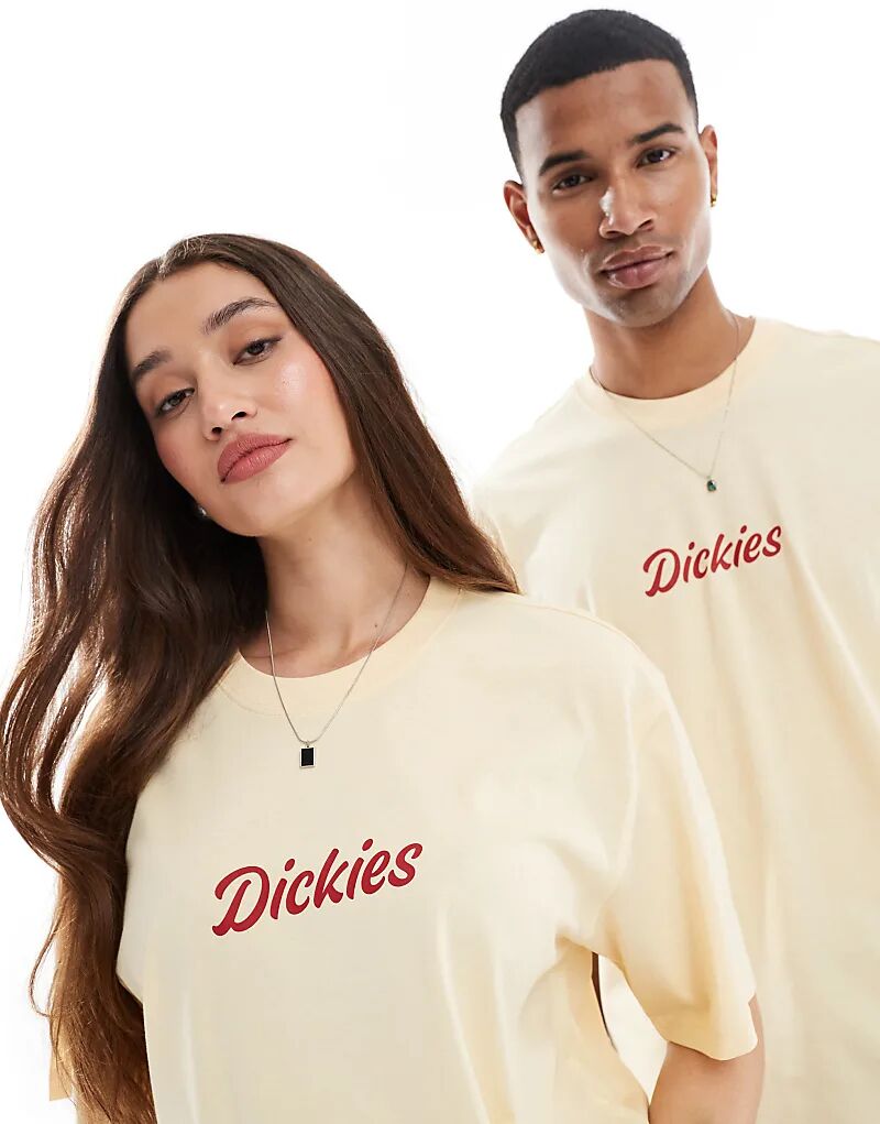 

Футболка с центральным логотипом Dickies Curves в пастельно-желтом цвете — эксклюзивно для ASOS
