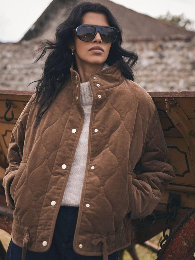 

Хлопковая стеганая куртка с геометрическим принтом и высоким воротником Mint Velvet