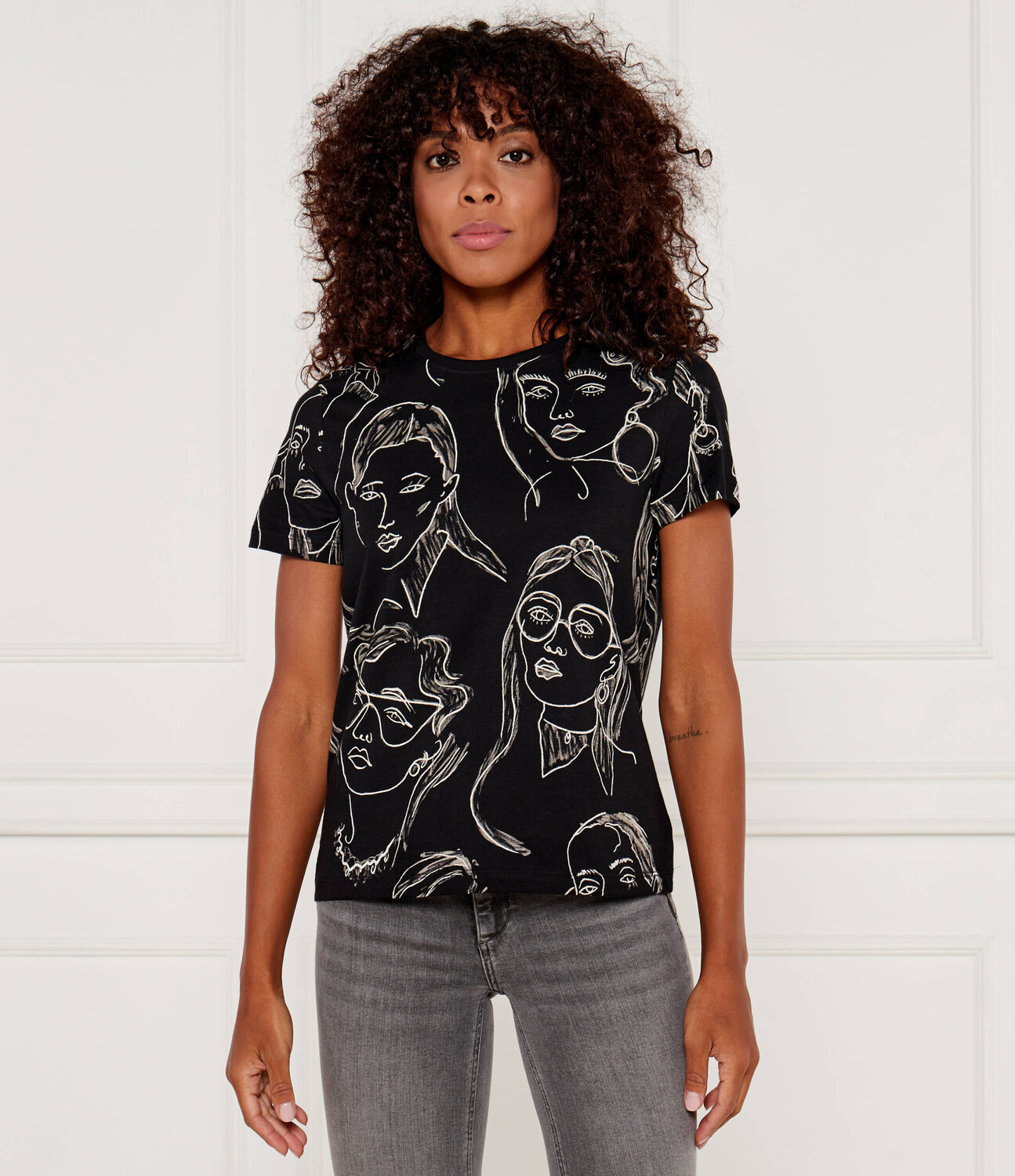 

Футболка Desigual Regular Fit, черный