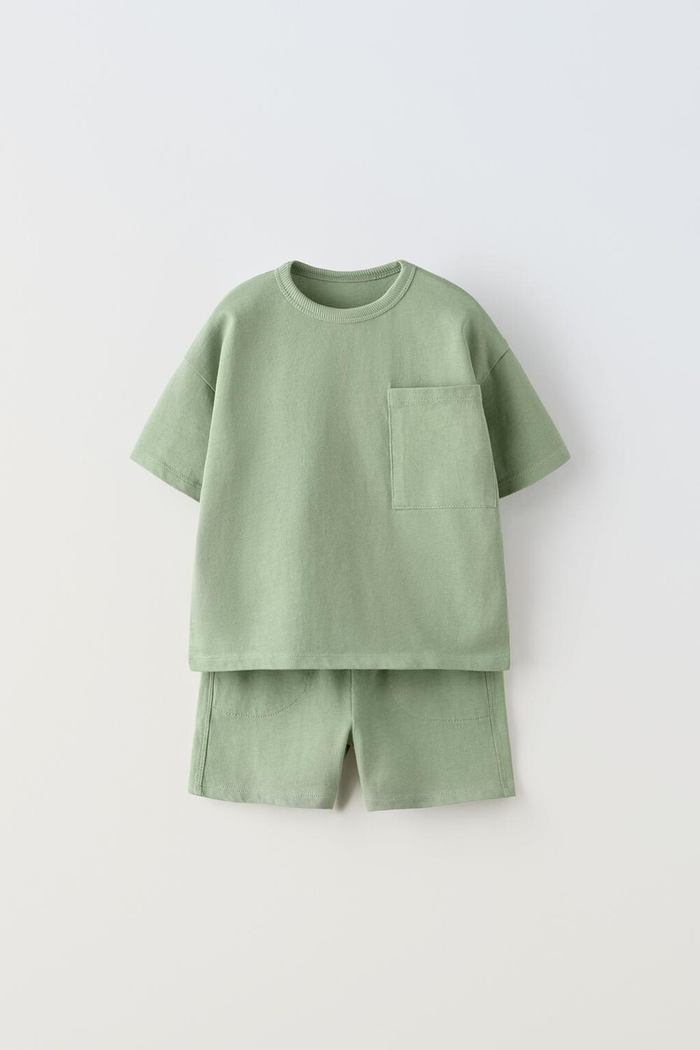 

Комплект футболки и шортов ZARA, зеленый