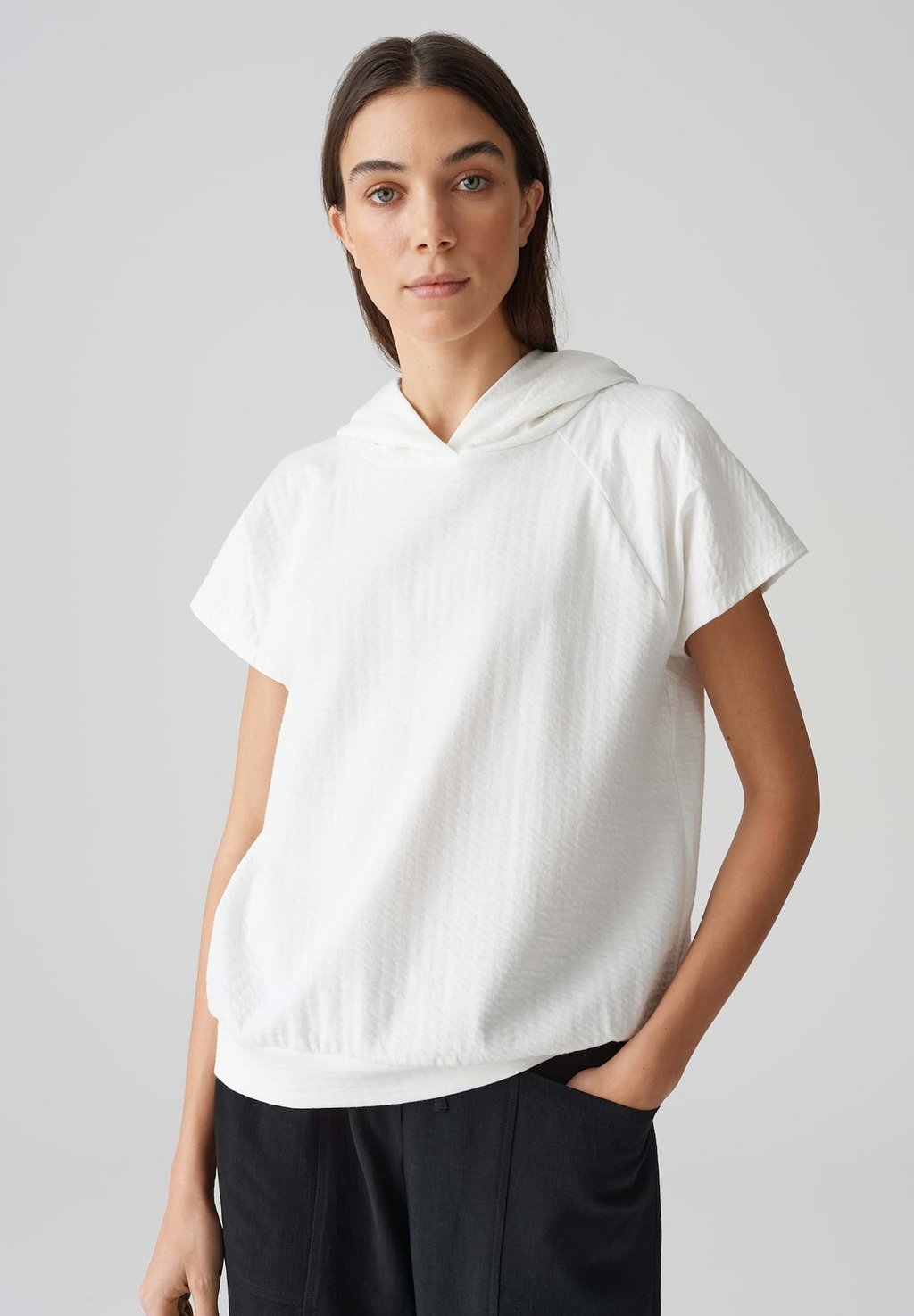 

Базовая футболка REGULAR FIT OPUS, белый