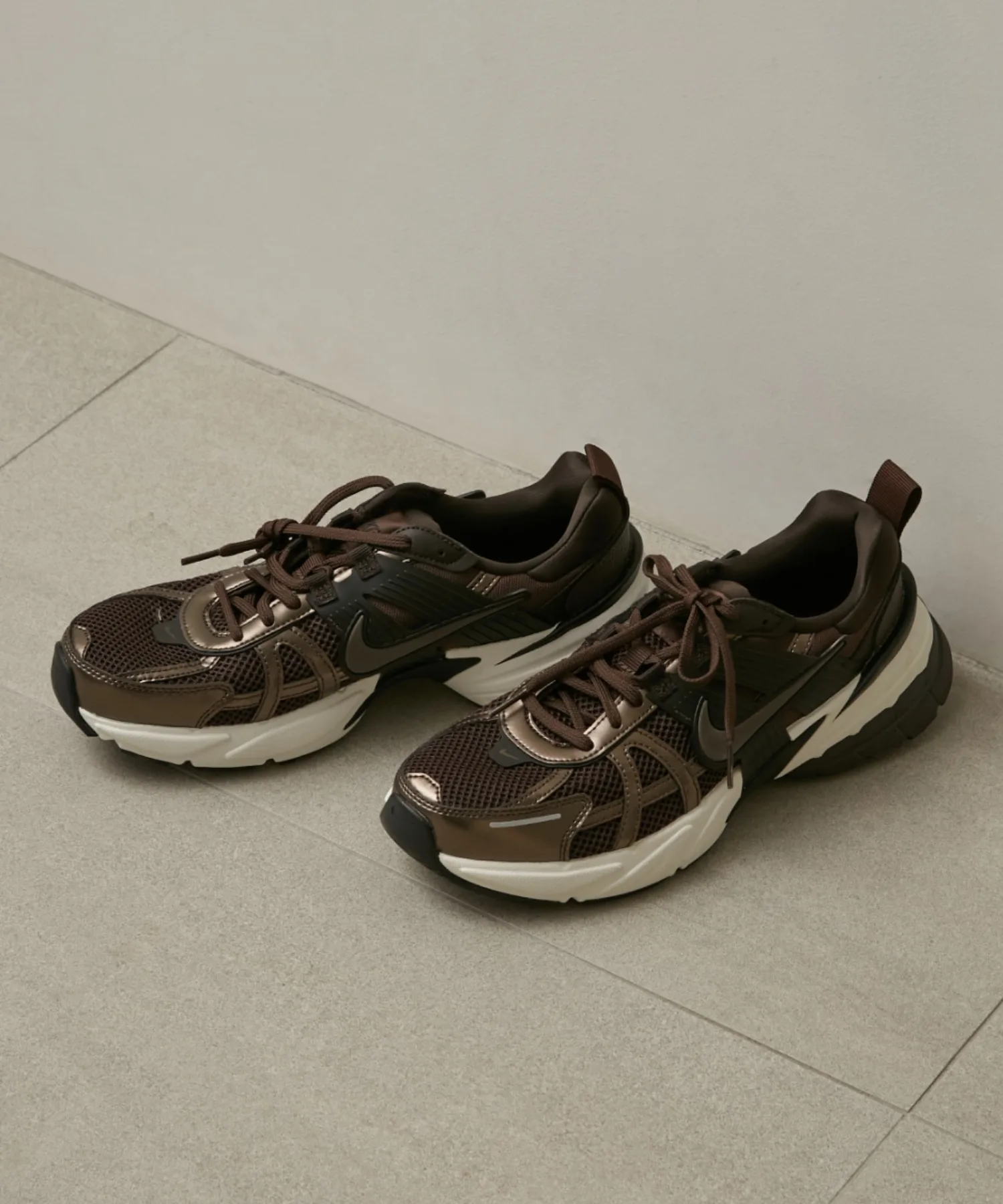 Мужские кроссовки для бега NIKE V2K RUN коричневые