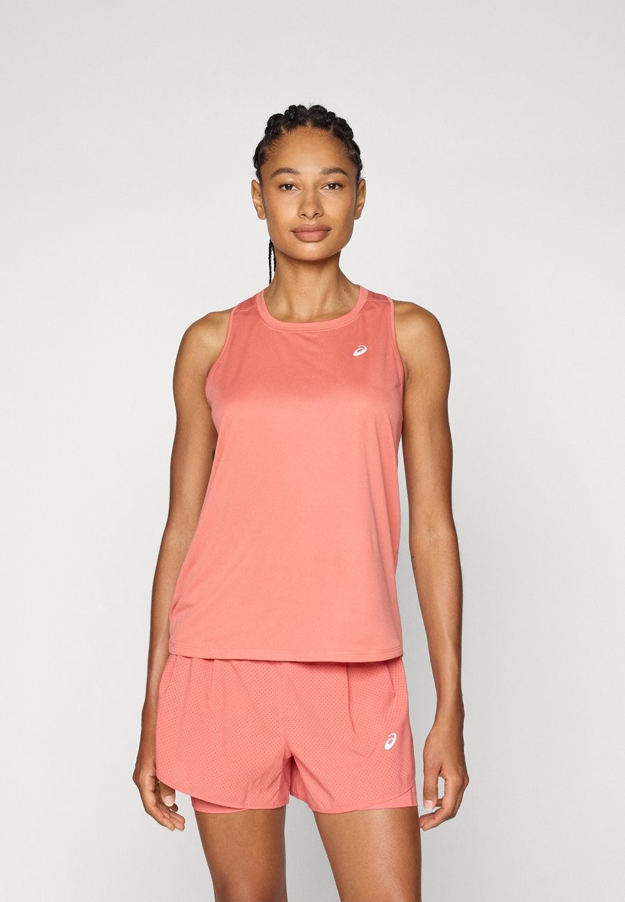 

Топ ASICS CORE TANK, Dark Pink Clay/Pink