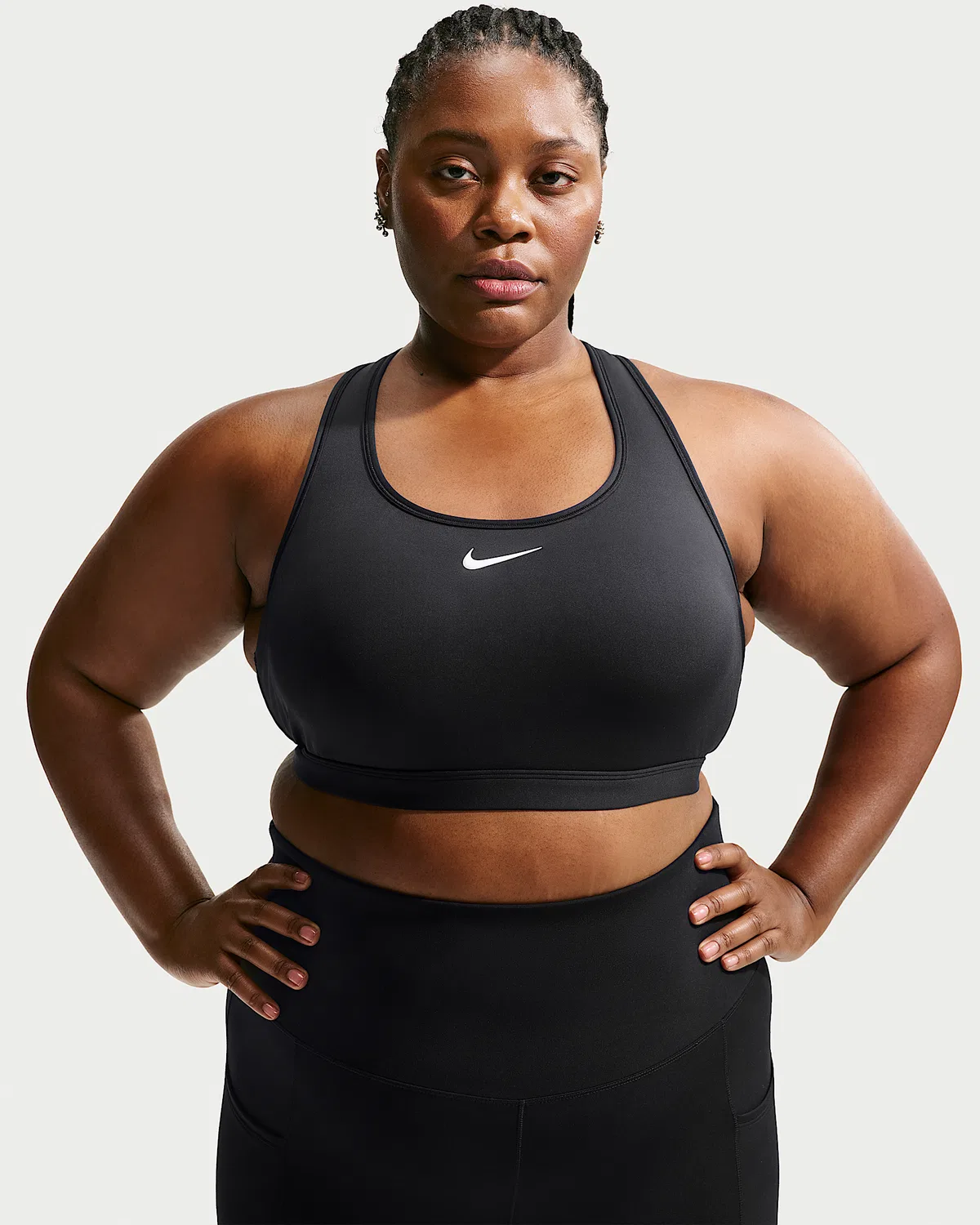 Женский спортивный бюстгальтер с подкладкой (плюс сайз) Nike Swoosh средней поддержки, Black/White