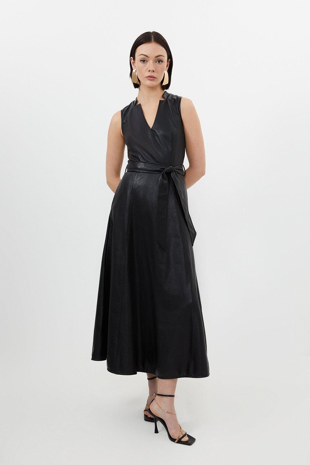

Платье макси с пышной юбкой из искусственной кожи с вырезом и поясом Karen Millen, черный