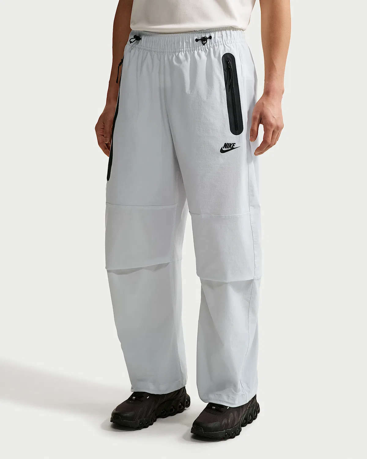 Мужские спортивные штаны Nike Tech Dri-FIT Woven, Off White/Off White/Black — фото 2