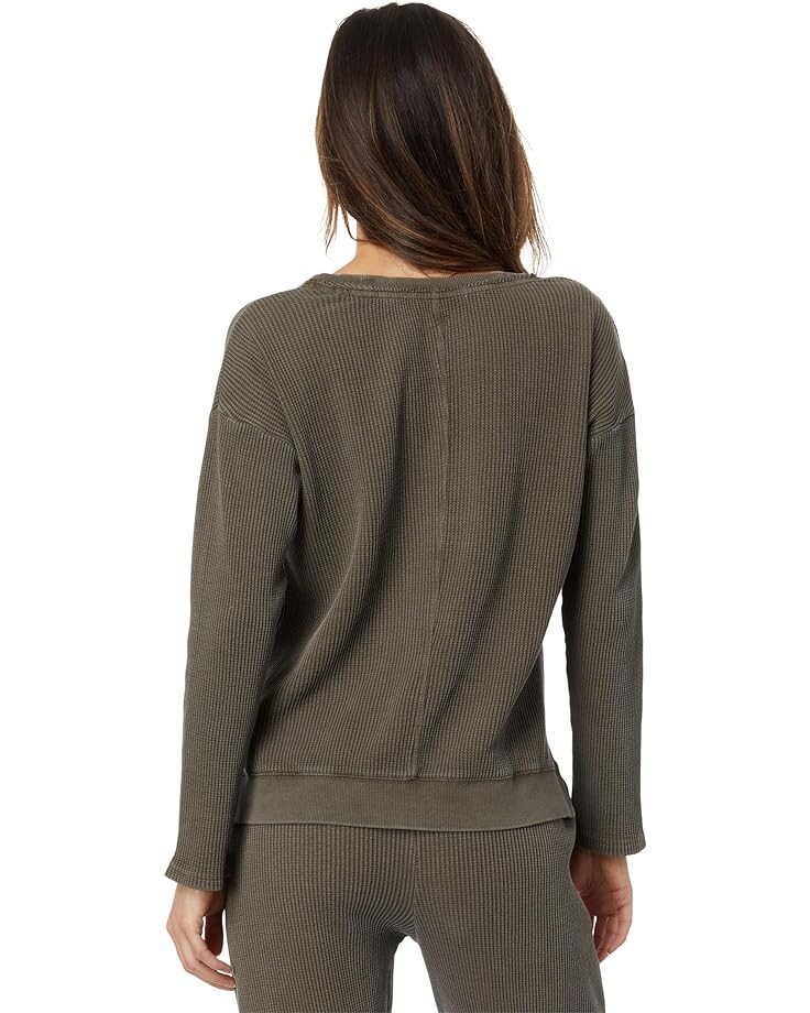 

Топ Mod-o-doc Washed Waffle Long Sleeve Open Neck Top, цвет Olive Thistle