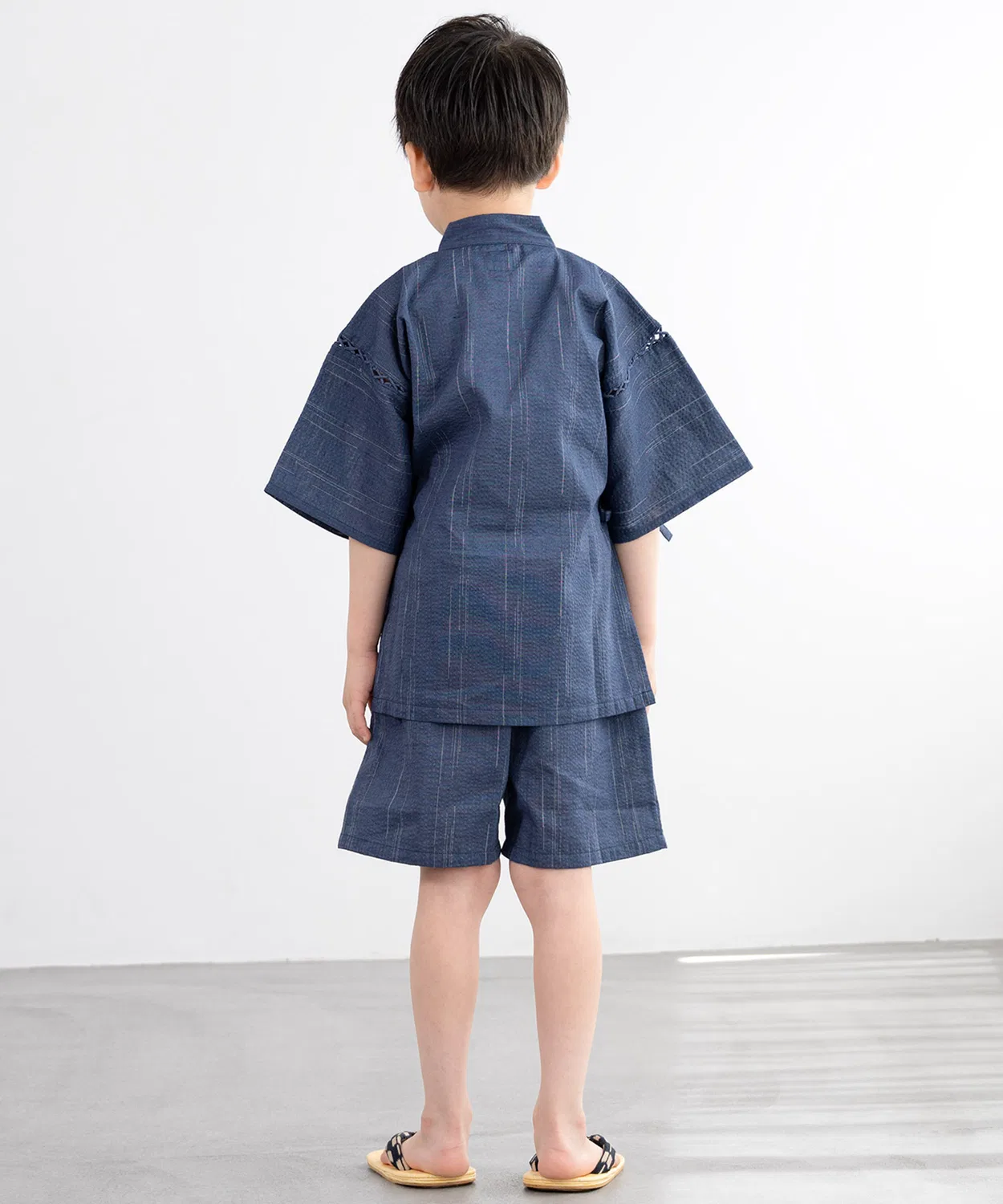 Детское кимоно Jinbei, синее, полосатое, из полиэстера и хлопка — фото 3