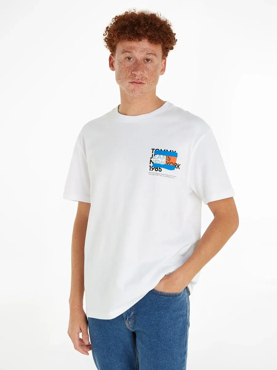 

Футболка Tommy Jeans "TJM TOMMY NY GRAFFITI FLAG TEE" с крупным принтом от Tommy Jeans, белый