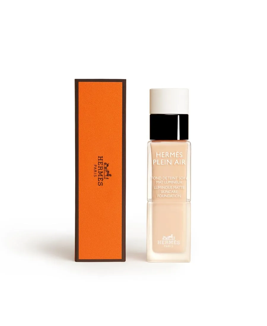 Тональная основа Plein Air, Luminous Matte Skincare Foundation, 1,11 унции HERMÈS, 17w vanille is a slightly apricot-colouкрасный светлый-бежевый — фото 2