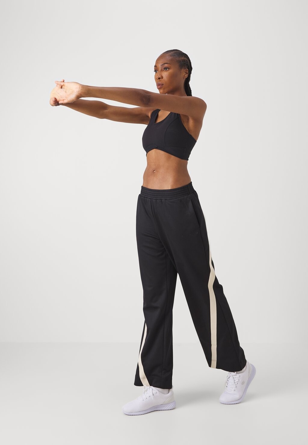

Легкая поддержка спортивного бюстгальтера ULTRA LITE WRAP BRA Sweaty Betty, черный