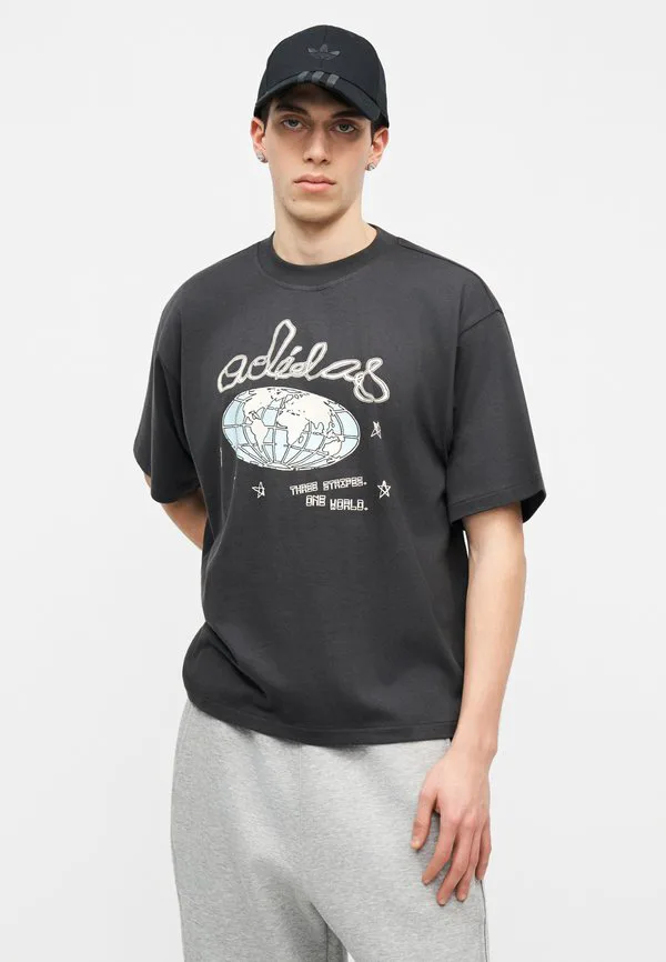 Футболка illust с принтом Adidas Originals, Utility Black — фото 4