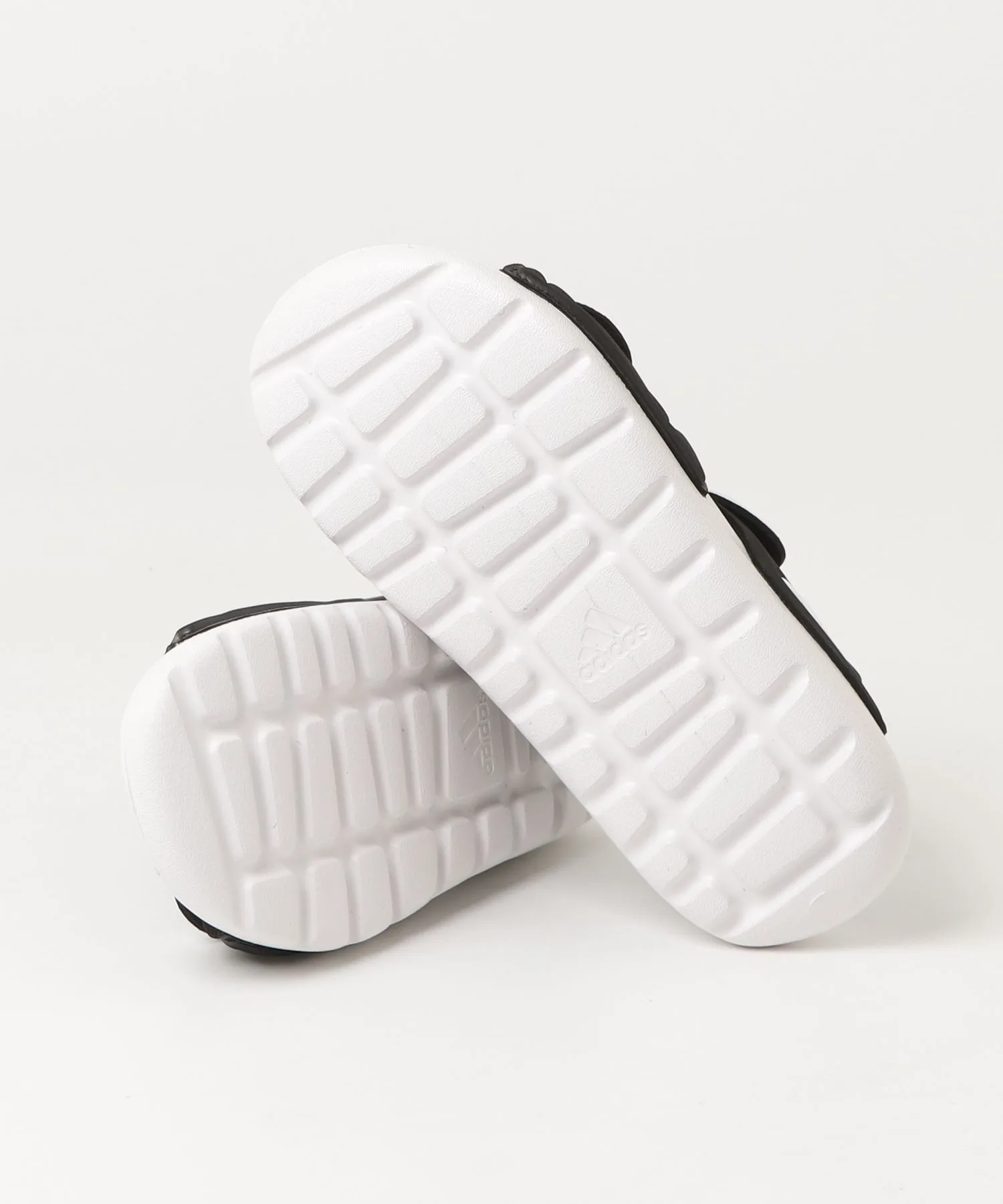 Детские сандалии с быстрой сушкой Altaswim 3 adidas черно-белые — фото 3