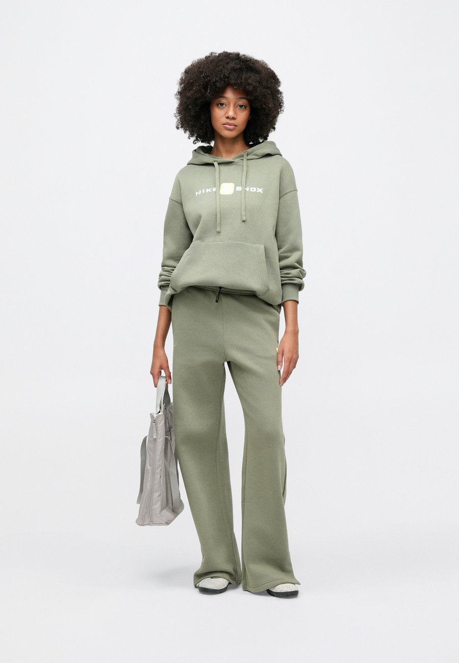 Толстовка Nike Sportswear SHOX PHOENIX HOODIE, Silver Coloured/Sage/Dark Green — фото 3