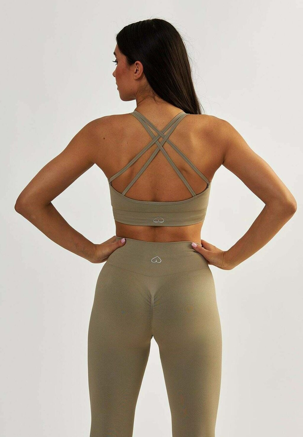 

Спортивный бюстгальтер средней поддержки QUEEN SEAMLESS BeShaped, серо-коричневый