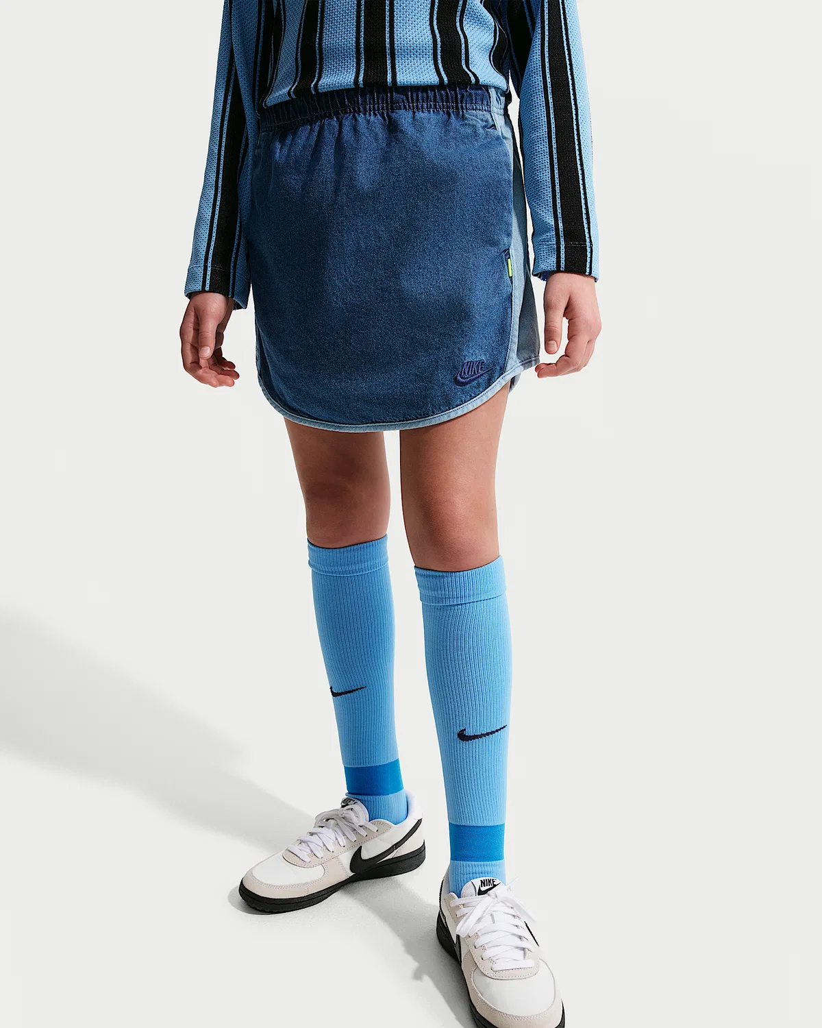Детская джинсовая юбка Nike Sportswear Collection, Mystic Navy/Light Armory Blue/Aegean Storm/Coastal Blue — фото 2