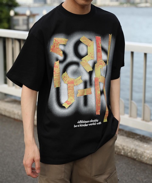 

Футболка короткая с принтом HOOK, черная