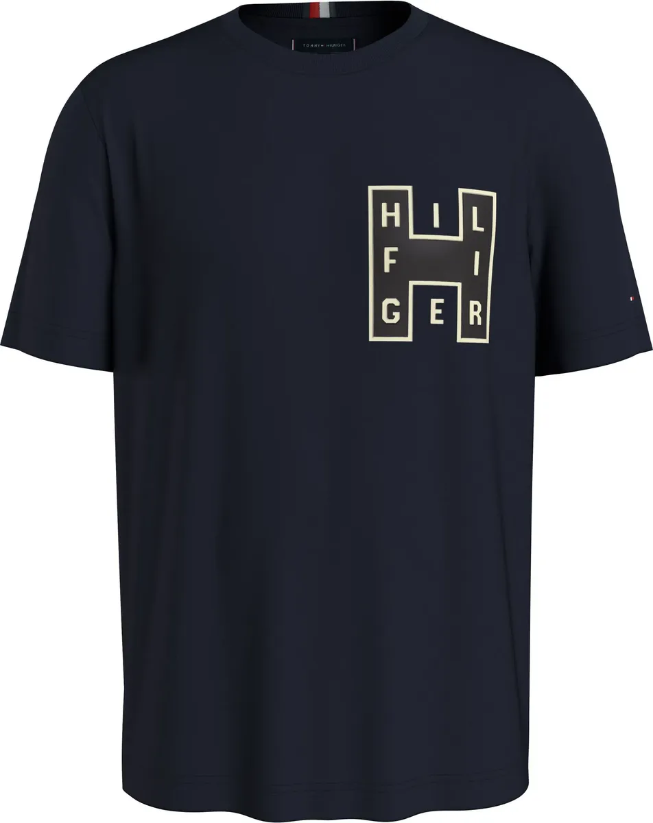 

Рубашка Tommy Hilfiger с короткими рукавами "VARSITY H TEE" и крупным принтом Hilfiger на груди, цвет Desert Sky