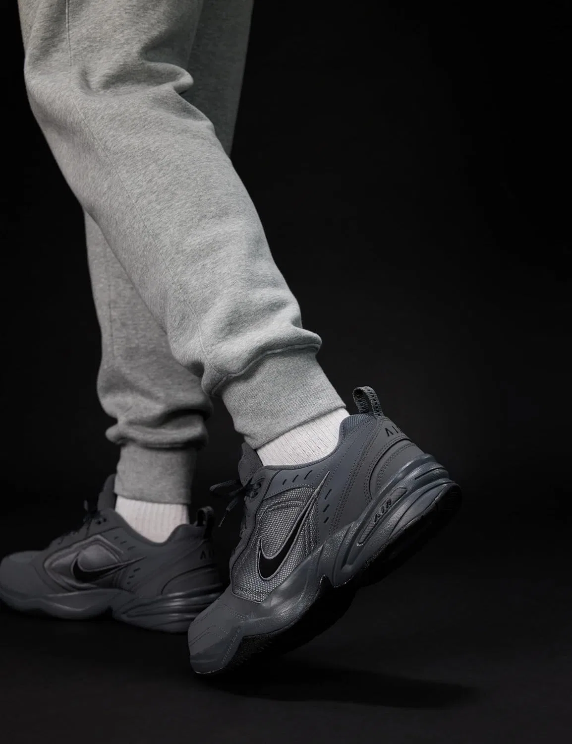 Кроссовки для тренировок Nike Air Monarch IV, темно-серый/черный — фото 3
