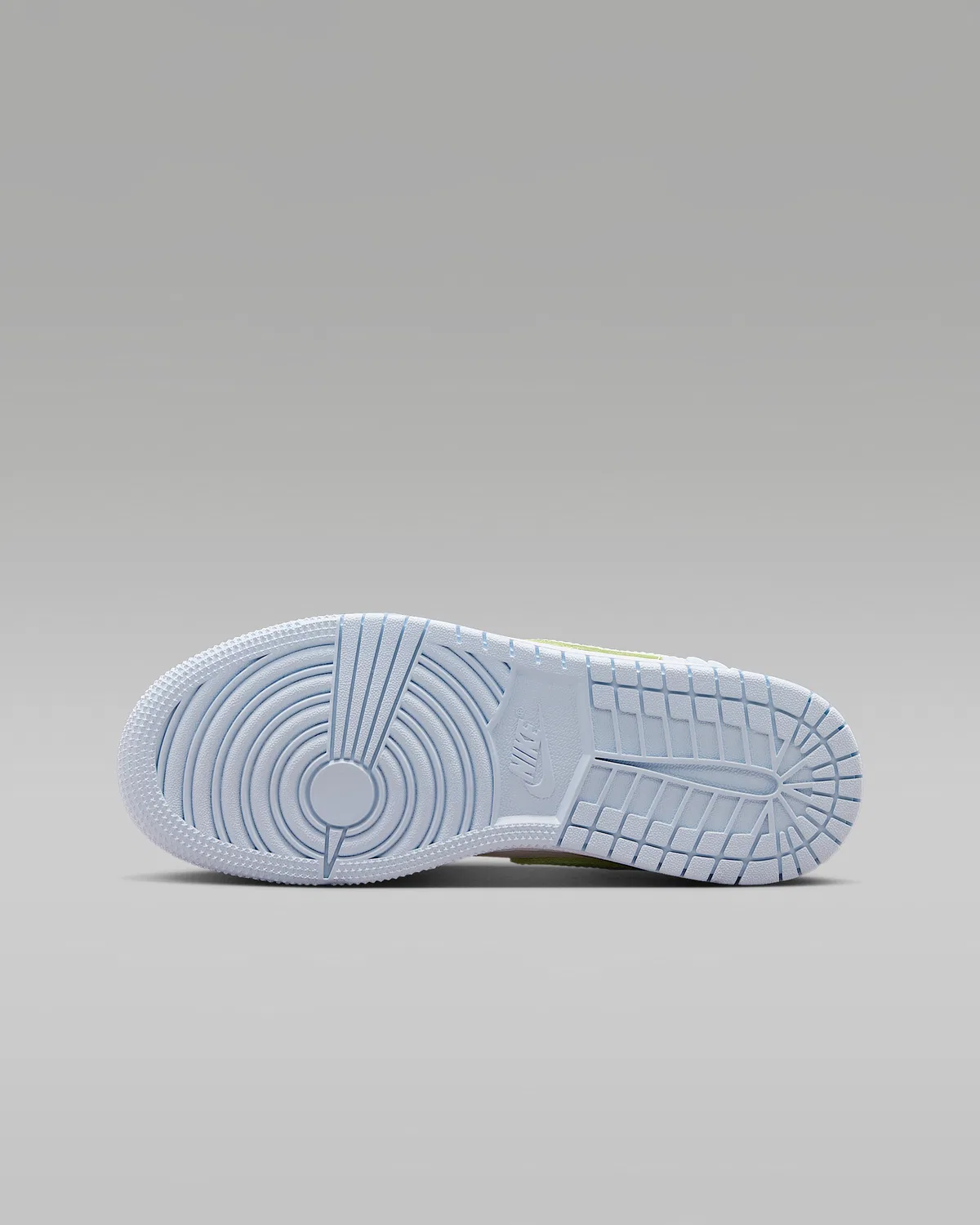 Кроссовки Big Kids' Air Jordan 1 Low SE, Half Blue/Sail/White/Vapor Green — фото 2