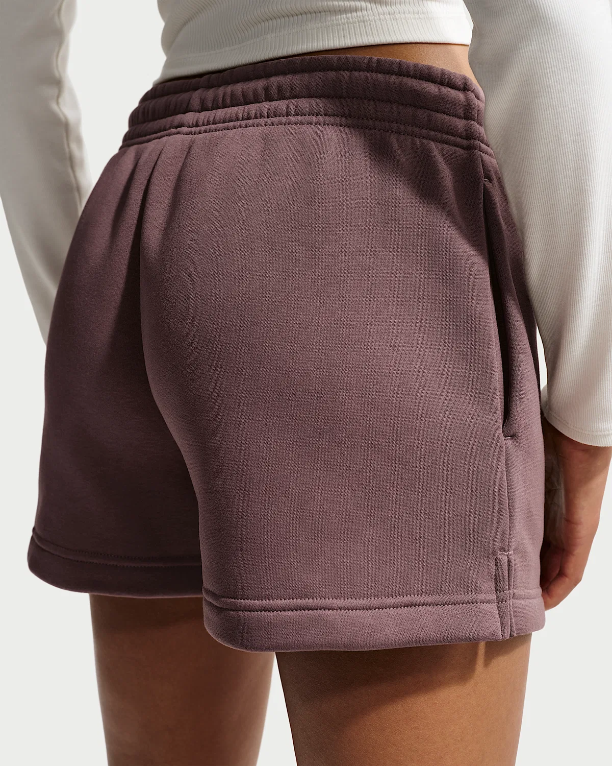 Женские шорты Nike Sportswear Phoenix Fleece со средней посадкой, длина 4", Tattoo/Sail — фото 3