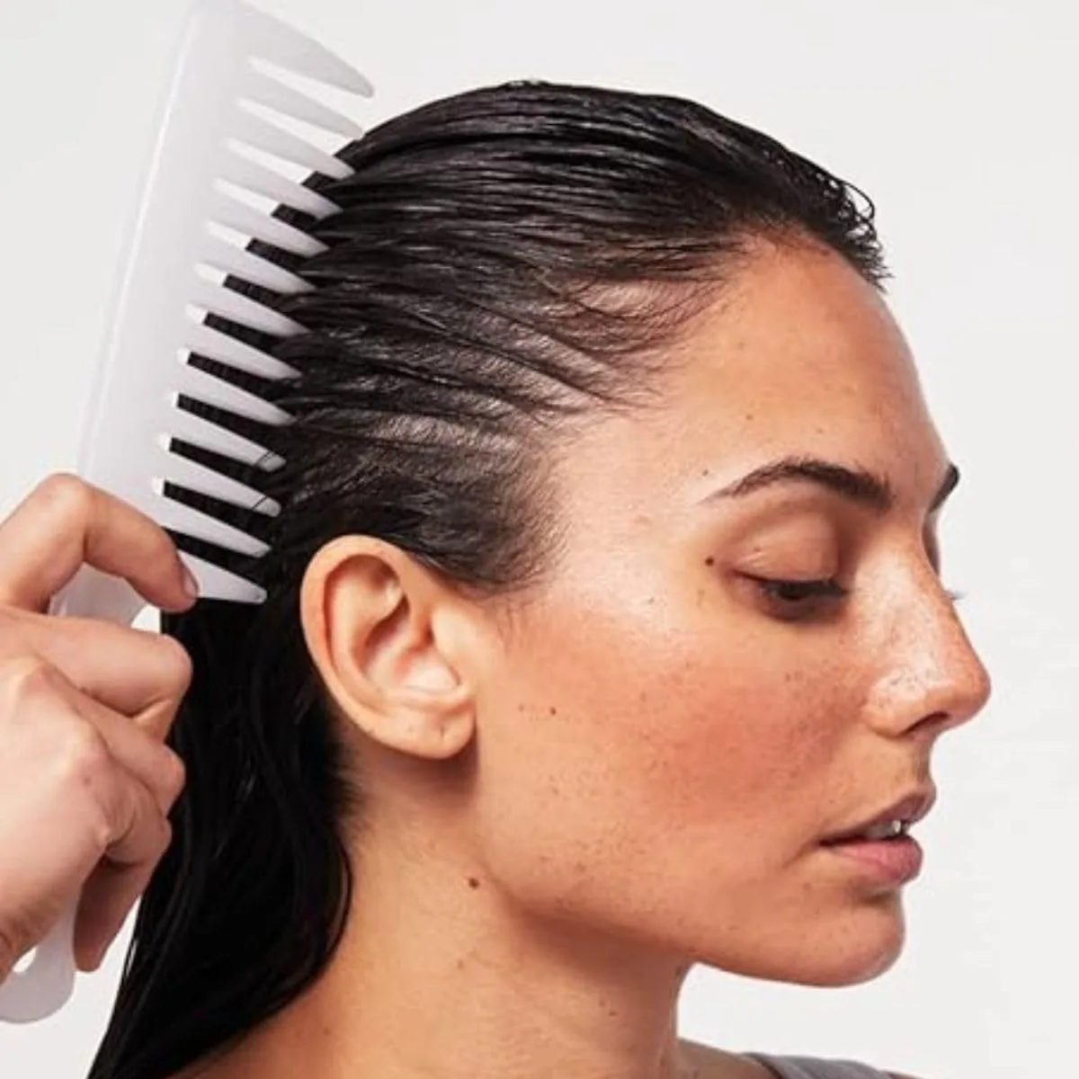 Расческа Paul Mitchell Detangler Comb с широкими зубьями распутывает влажные и сухие волосы. 1 штука (1 шт.), Opaque - 9.62 in.Length (Pack of 1) — фото 3