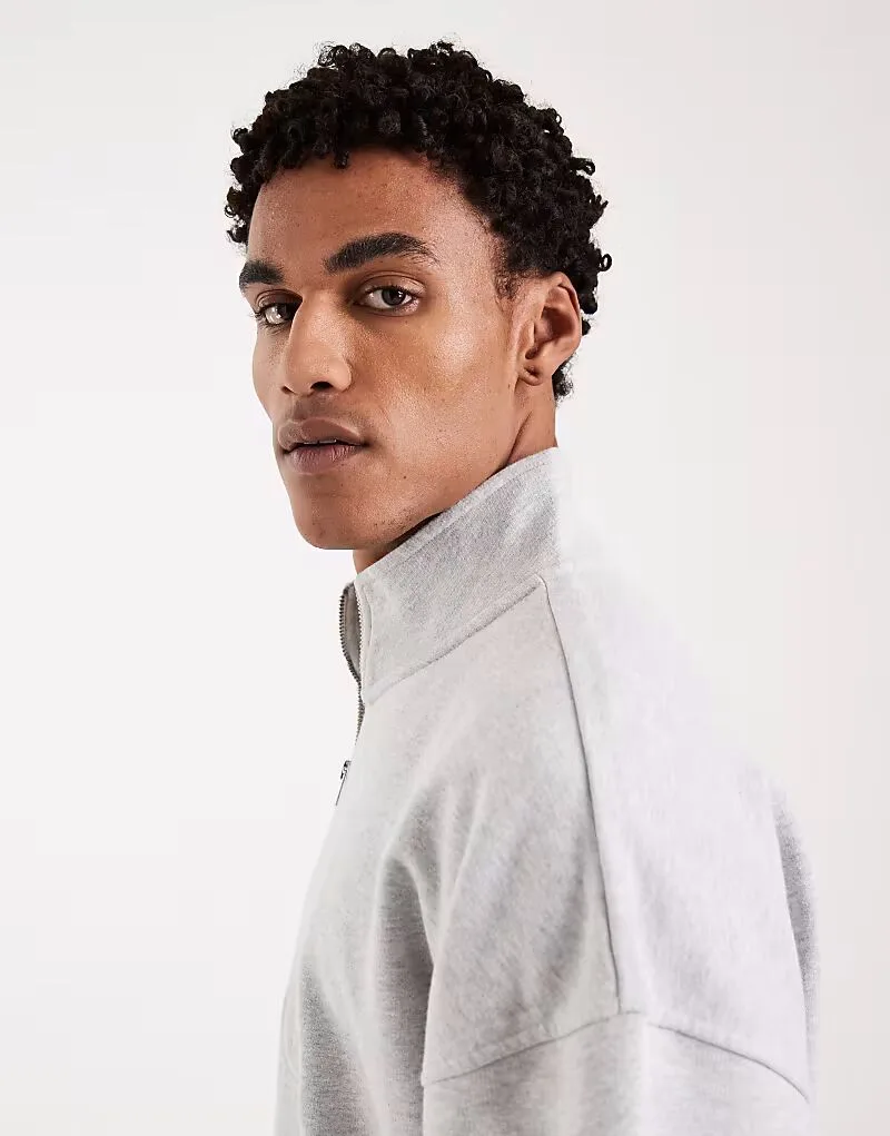 Светло-серый свитшот Levi's с вышивкой в ​​тон ткани и застежкой-молнией на четверть длины — фото 4