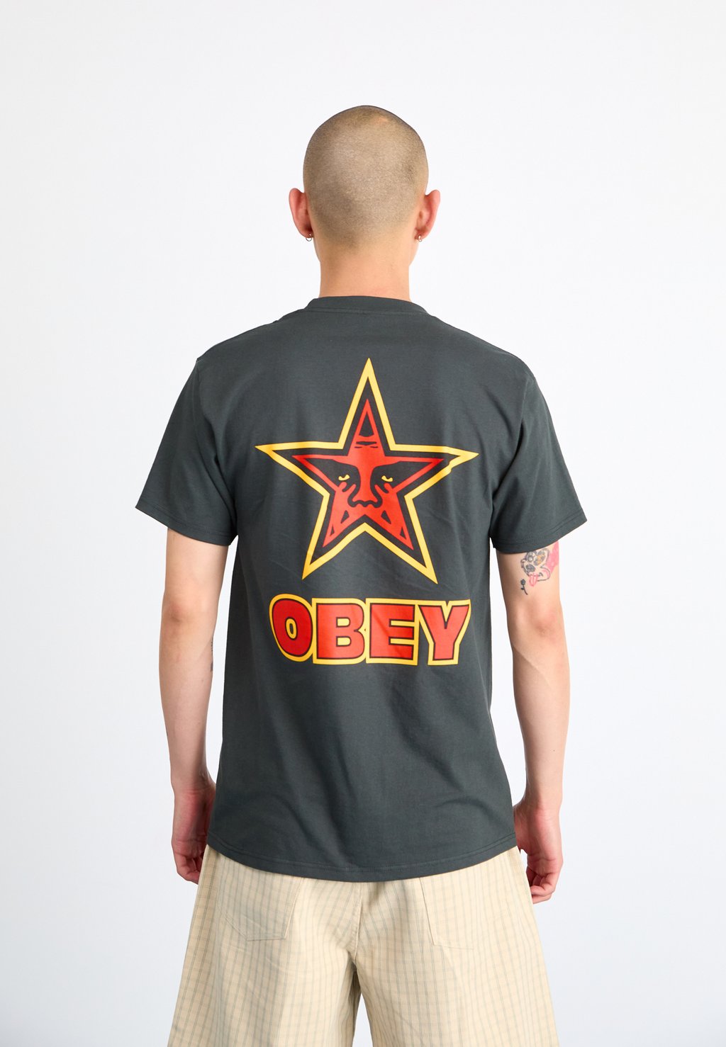 

Футболка с принтом STAR Obey Clothing, черный