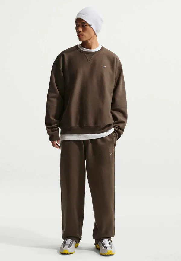 

Толстовка solo crew Nike Sportswear, Dark Hazel/White, Белый, Толстовка solo crew Nike Sportswear, Dark Hazel/White