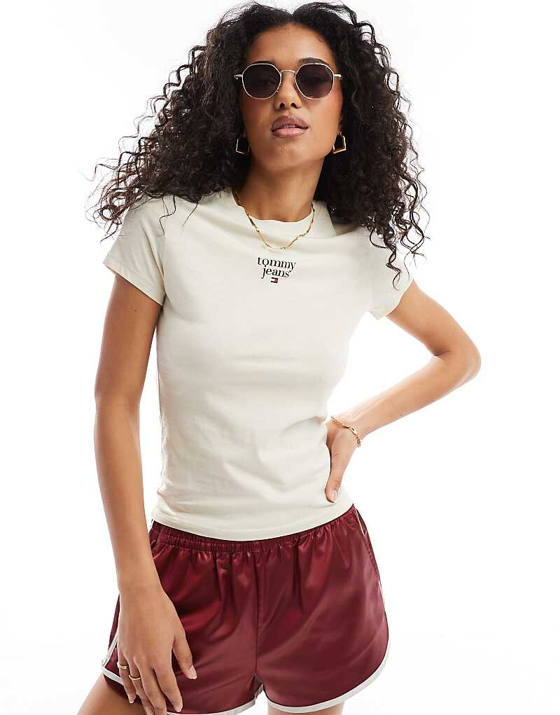 

Белоснежная приталенная футболка с логотипом Tommy Jeans Essential