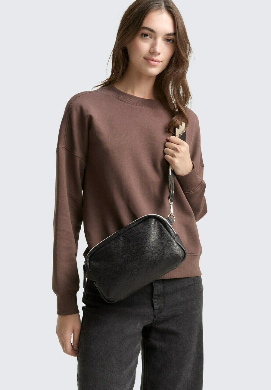 

Сумка кросс-боди TOM TAILOR DENIM Cross body bag, Schwarz Black/Black