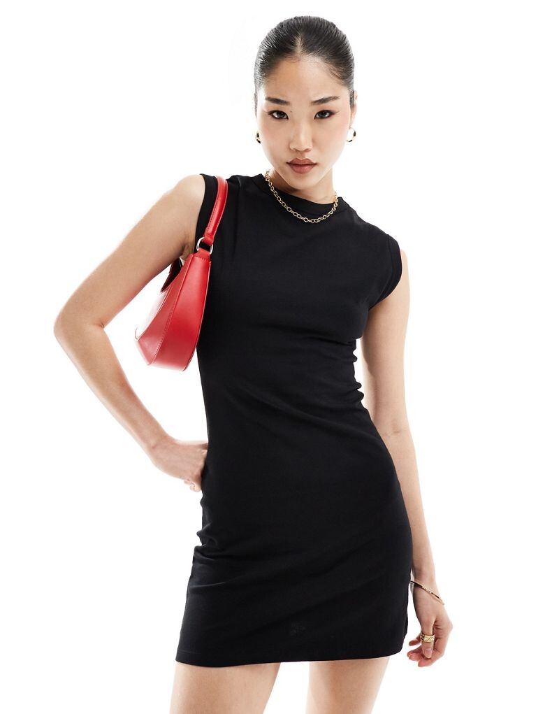 

ASOS DESIGN – Черное мини-платье без рукавов с круглым вырезом