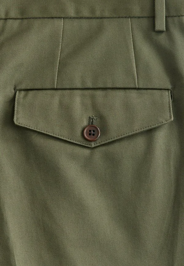 Классические зауженные брюки с двойной складкой Next, Khaki Green — фото 3