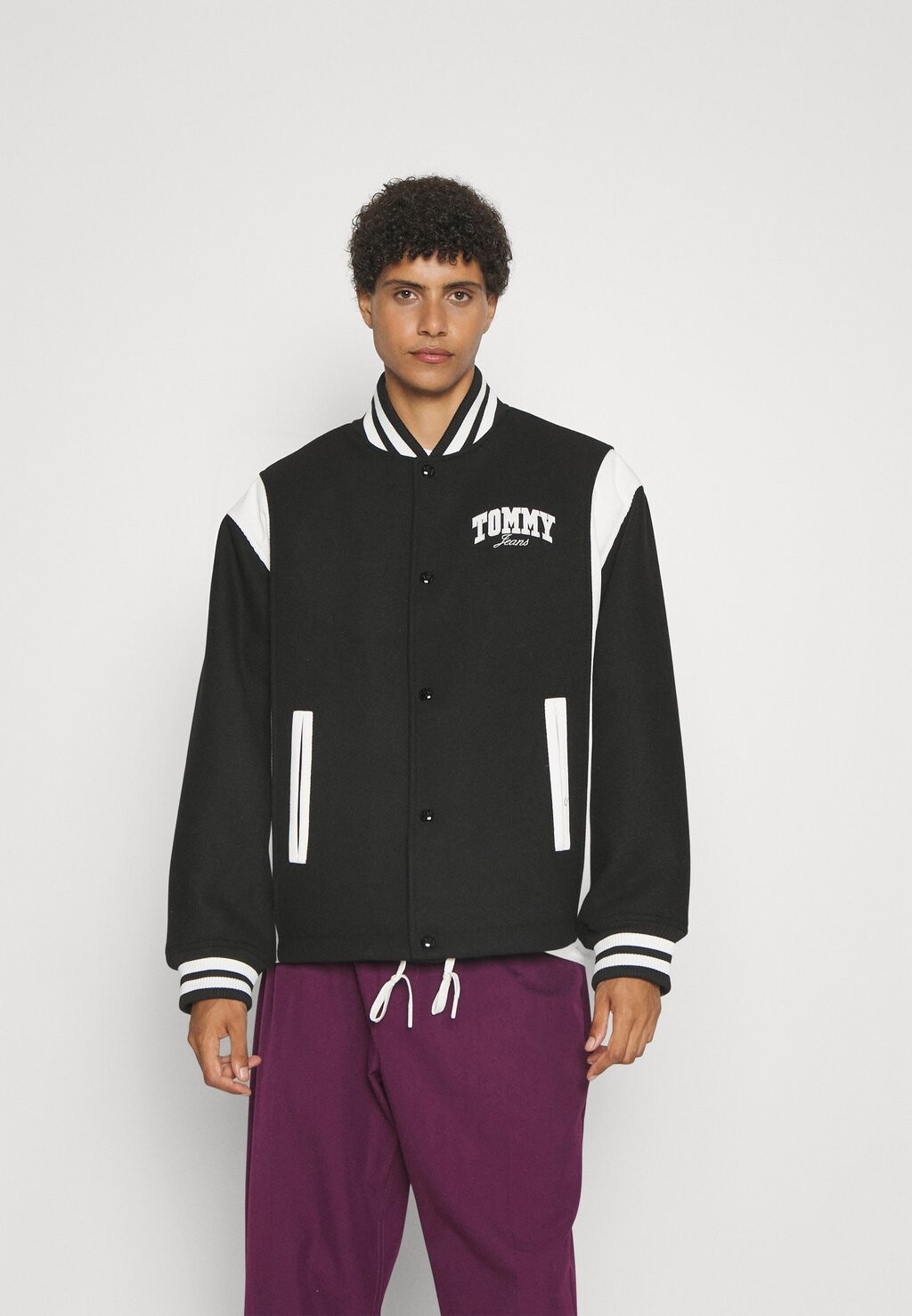 

Куртка-бомбер Tommy Jeans, черный