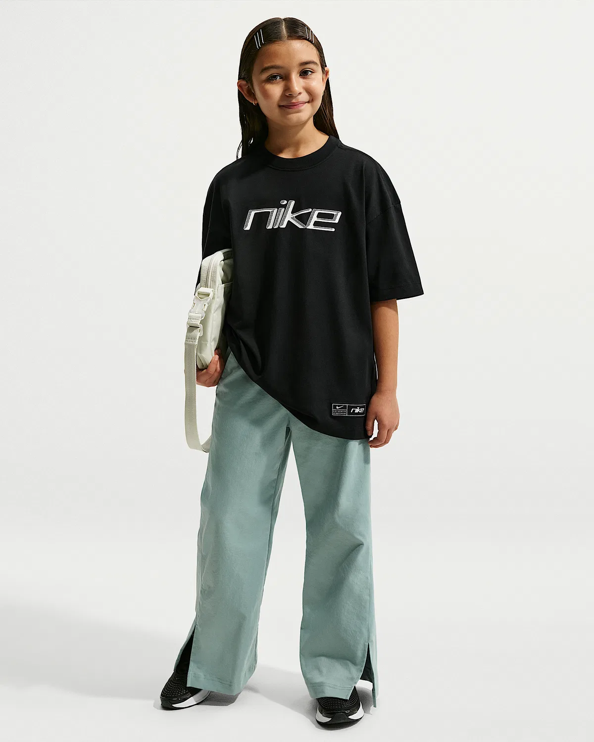 Детская (для девочек) футболка оверсайз Nike Sportswear, Black/Silver/White/White — фото 4