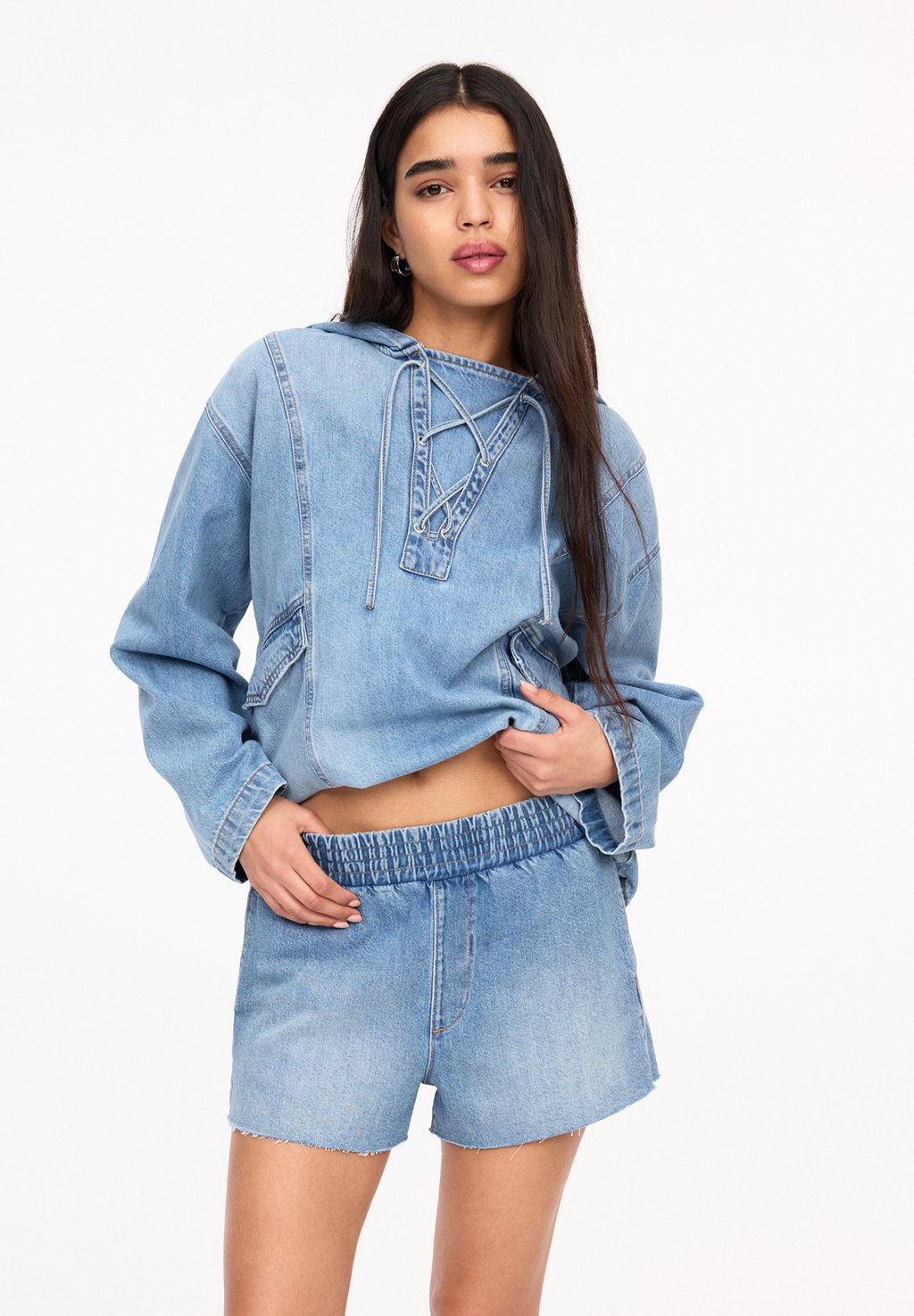 

Джинсовые шорты WITH AN ELASTICATED WAISTBAND PULL&BEAR, цвет Blue Denim