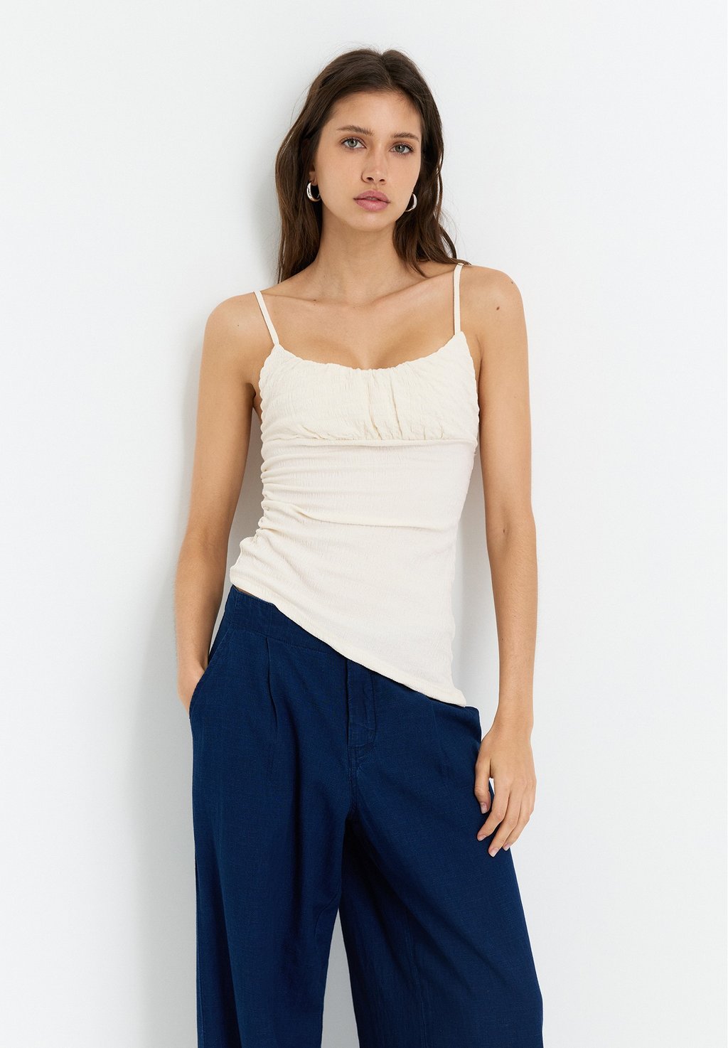

Топ CREPE ASYMMETRIC PULL&BEAR, бежевый