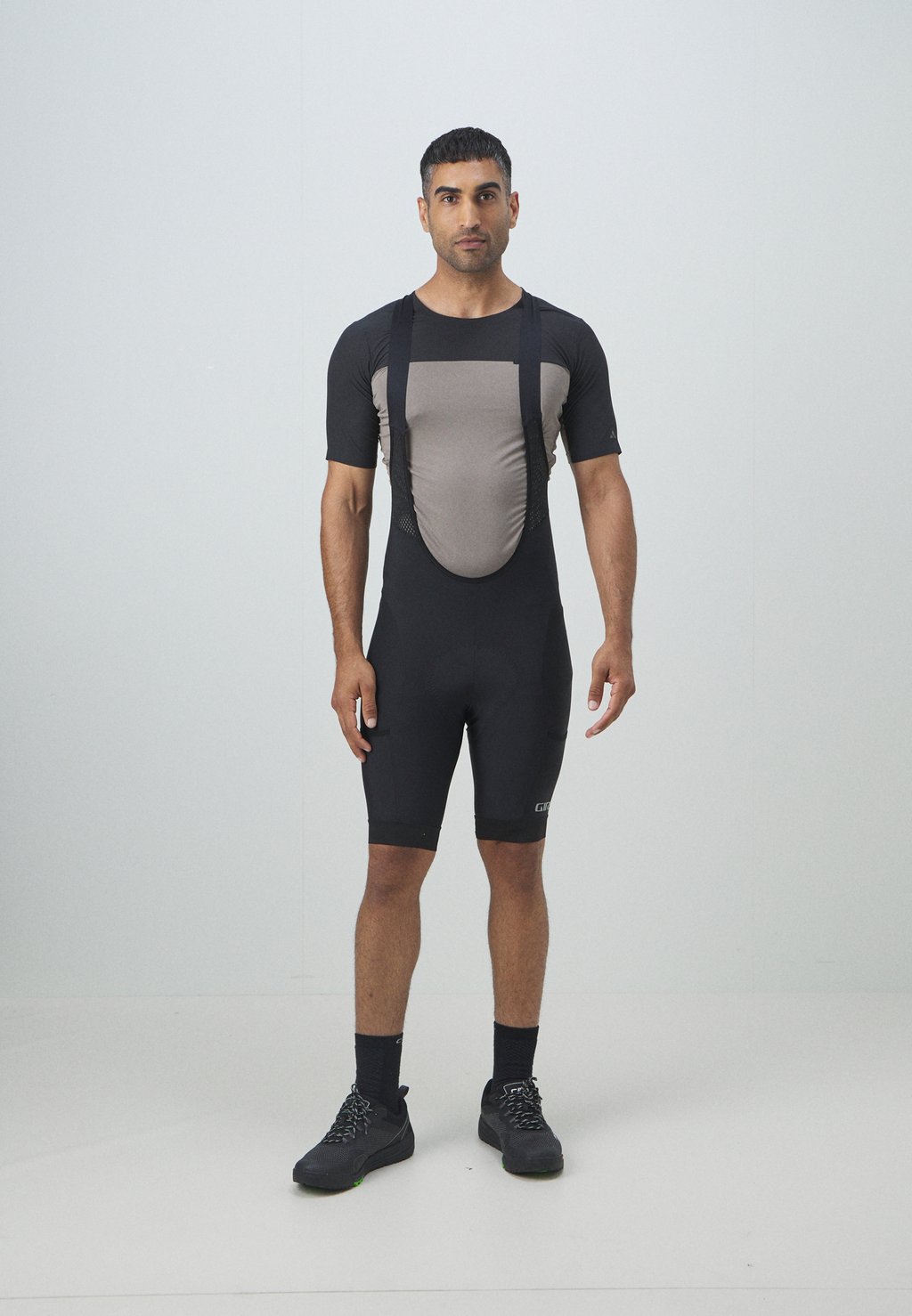 

Шорты CHRONO EXPERT BIB SHORT POCKETS Giro, серый