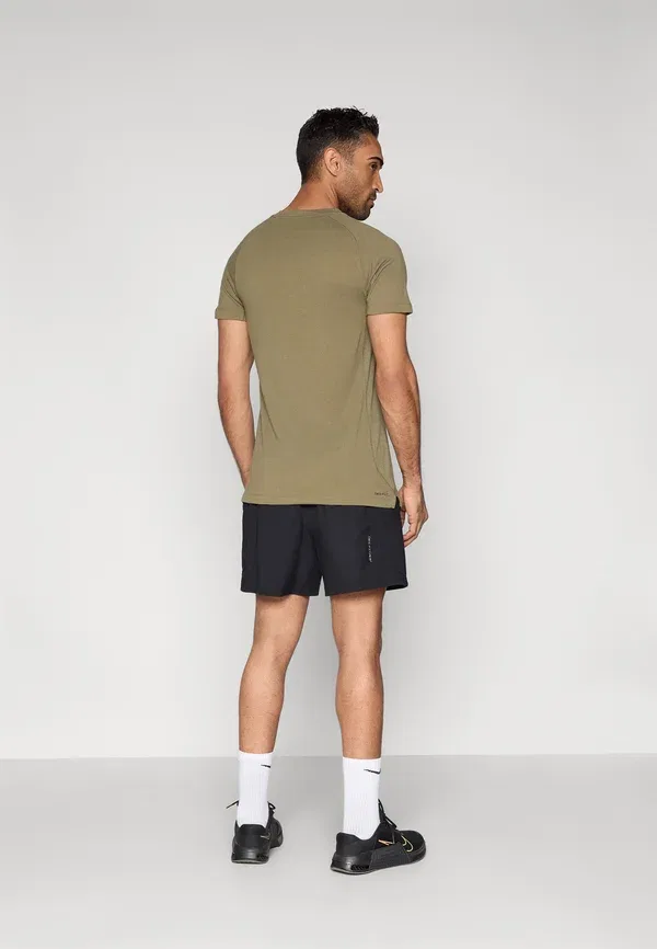 Спортивные шорты Nike Performance, 6 дюймов, черный/белый — фото 3