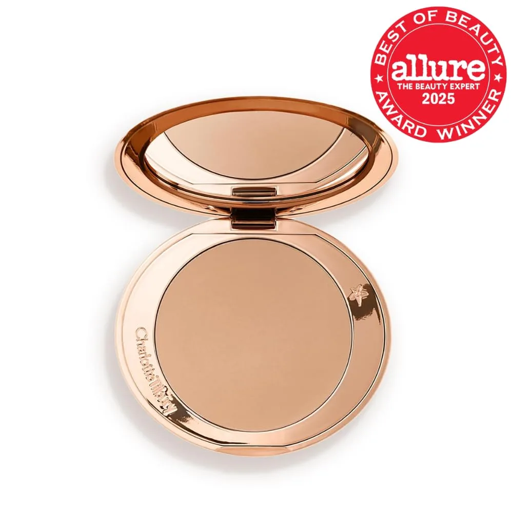 Charlotte Tilbury Airbrush Matte Bronzer - матирующая пудра-бронзер с эффектом аэрографа, разглаживает и выравнивает, наполнена шелковистой слюдой и гиалуроновой кислотой, сменный блок, 1 Fair - natural soft bronze — фото 2