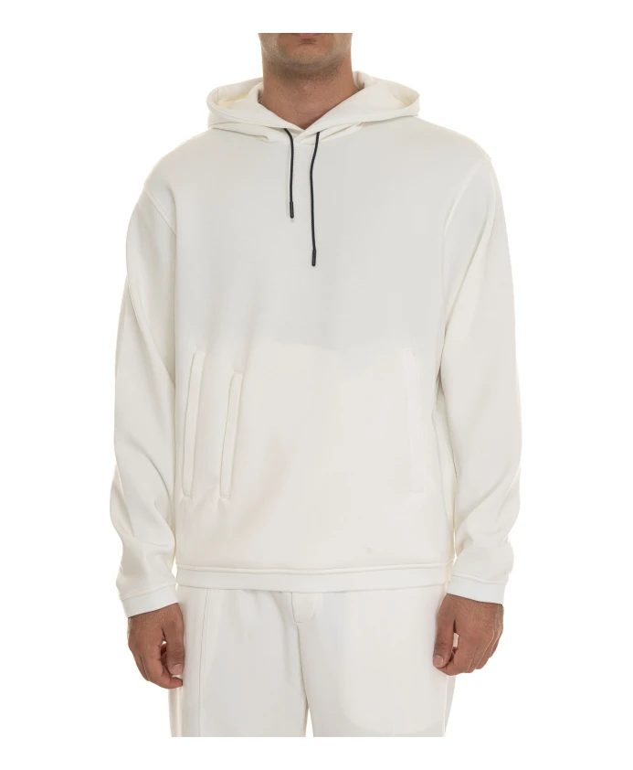 

Незаменимая в путешествиях толстовка с капюшоном из смесовой ткани модал с двойным трикотажным полотном. Emporio Armani, белый