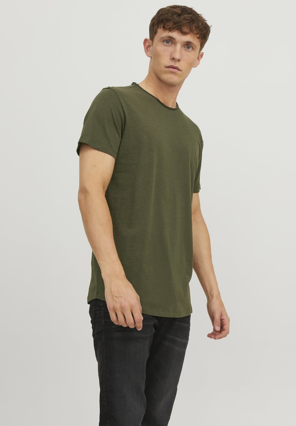 

Базовая футболка JJEBASHER TEE O NECK Jack & Jones, лесная ночь