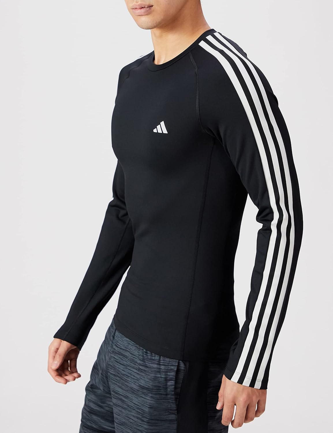 Мужская тренировочная футболка Adidas DB108 Techfit с тремя полосками, черная (HD3532), размер XL — фото 4
