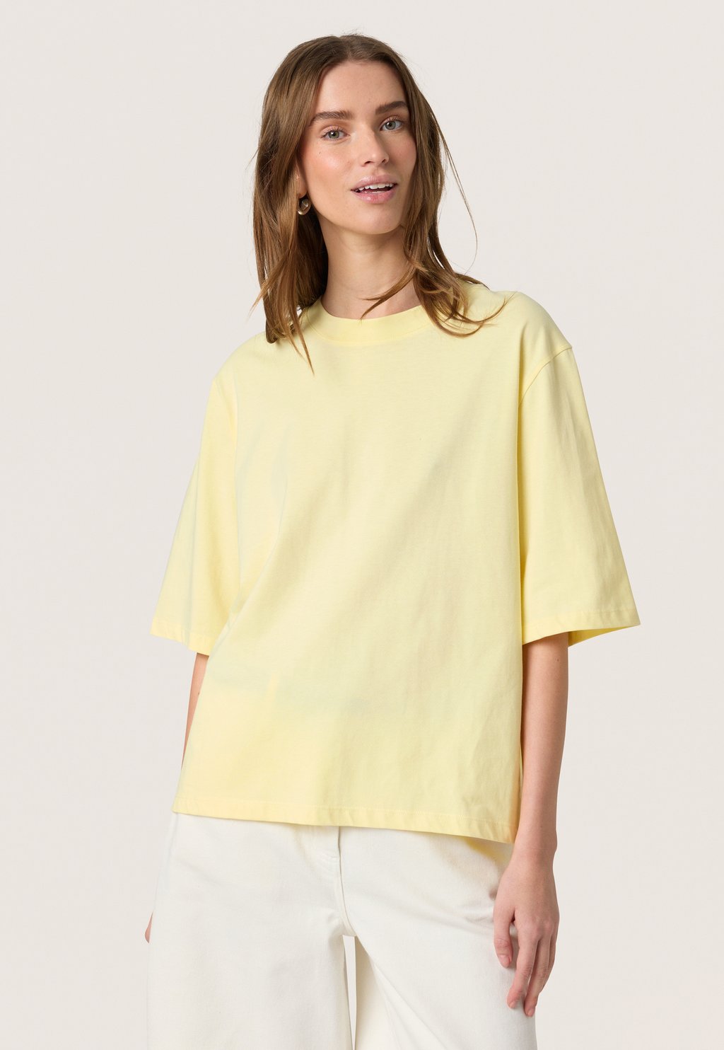 

Базовая футболка JINA TEE Soaked in Luxury, светло-желтый