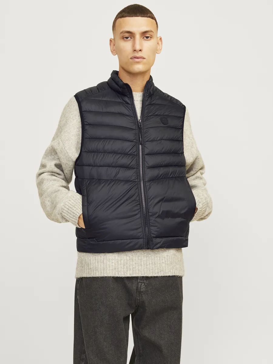 

Стеганый жилет Jack & Jones "JJESPRINT BODYWARMER COLLAR NOOS", цвет Black Detail:Solid