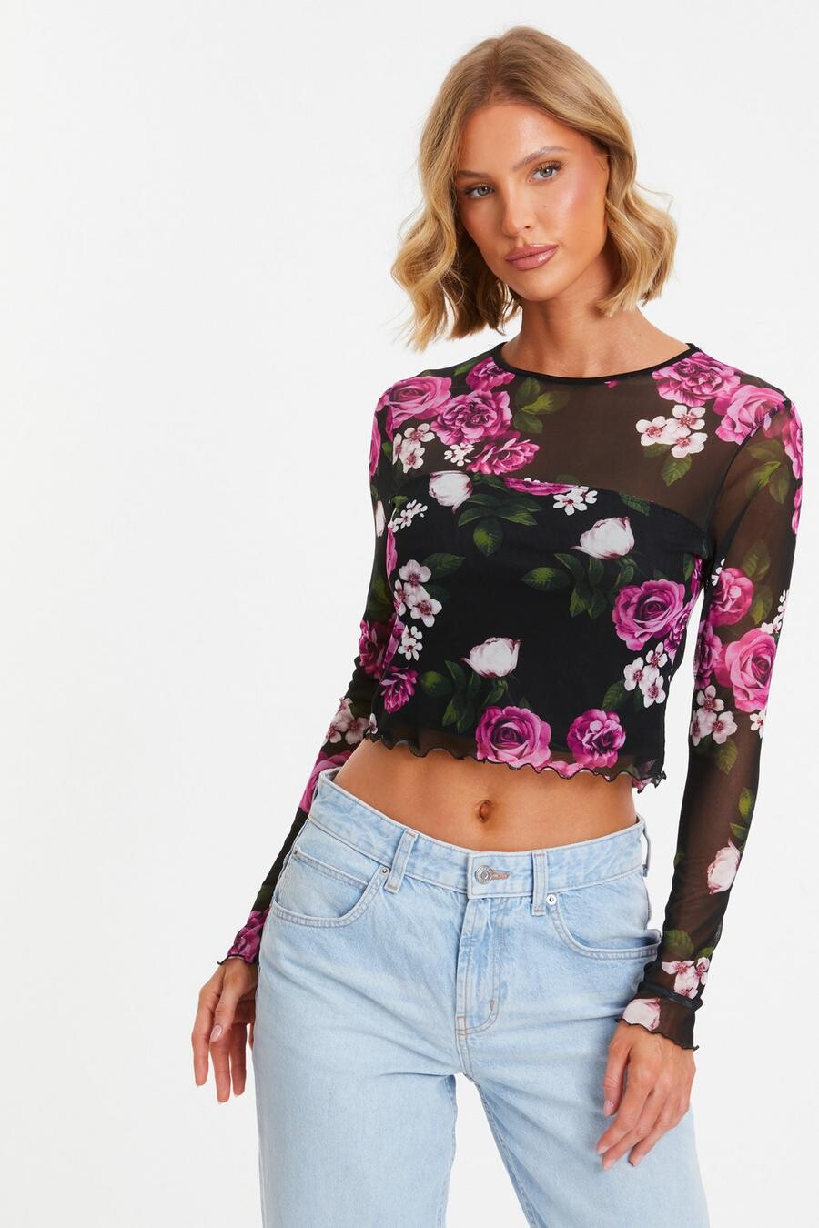 

Черный сетчатый укороченный топ с цветочным принтом QUIZ Clothing