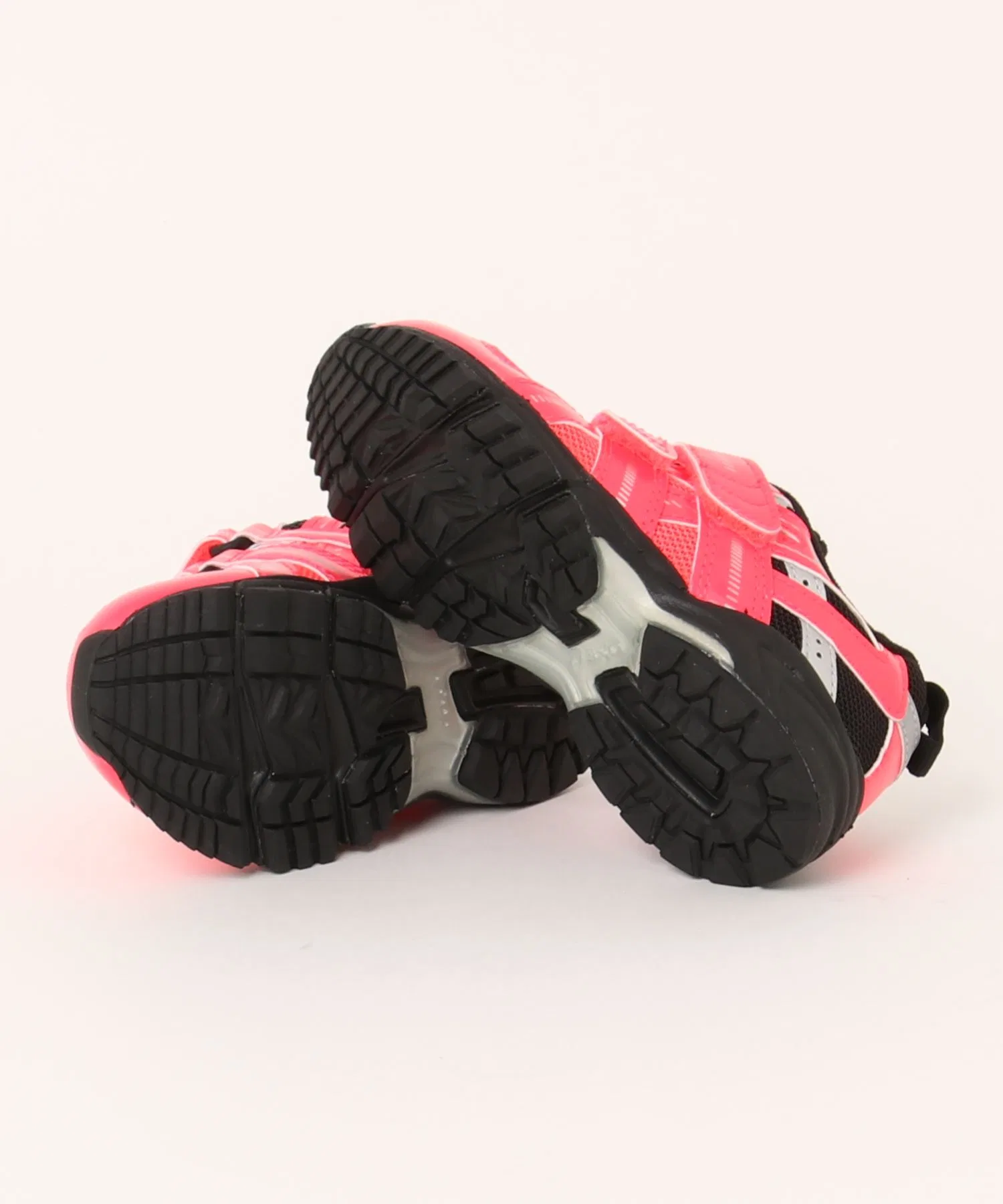 Детские кроссовки ASICS GD.RUNNERMINI MG 4 для мальчиков серые — фото 3