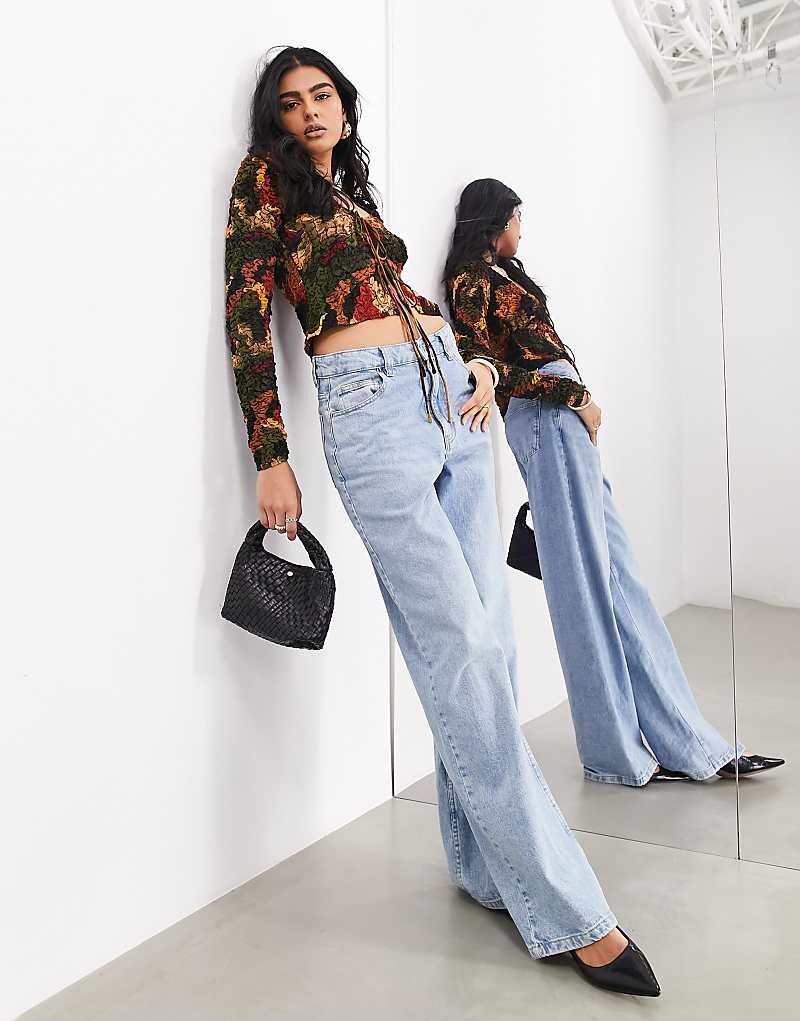 

ASOS EDITION – Топ с длинными рукавами и завязкой спереди, точечным принтом и жатой текстурой